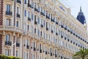 cannes_croisette_hotel_c_te_d_azur_facade_luxurious_balconies_wrought_iron-562440-1.jpgd_-1-300x200